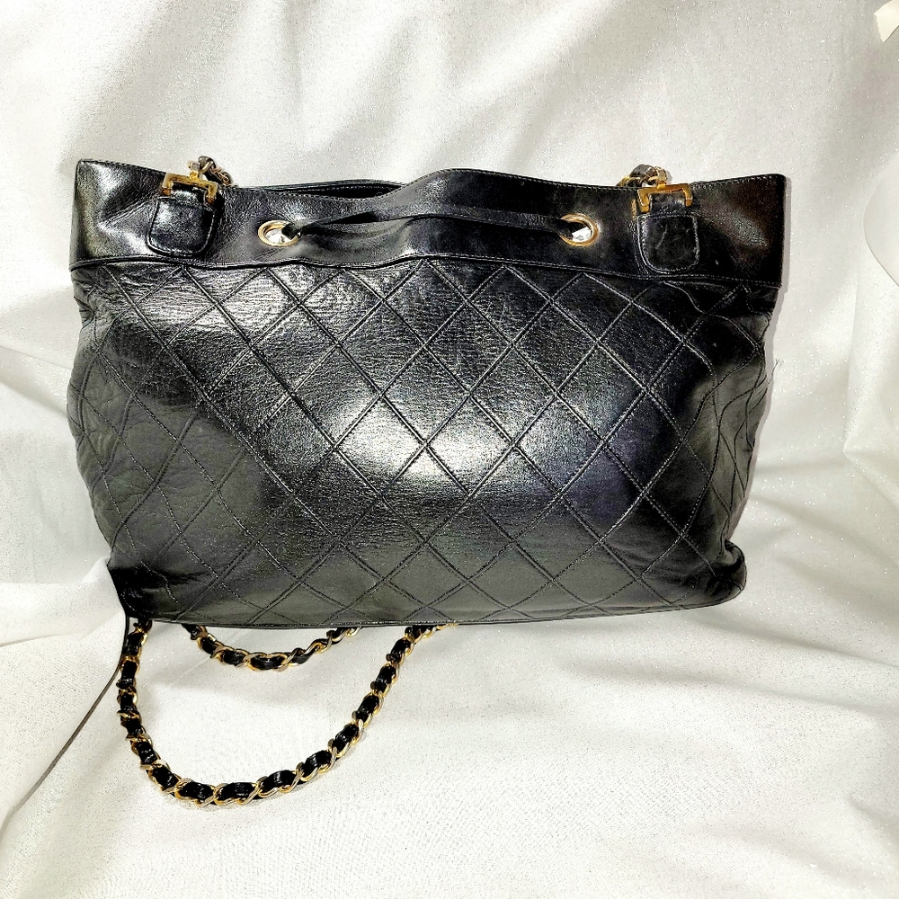 Vintage CHANEL Quilted Black Lambskin Leather Tote Bag - Picture 3 of 12